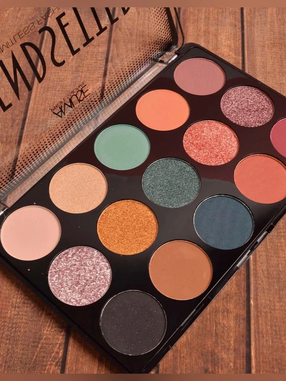 Amuse Professional Trendsetter 15-Color Eyeshadow Palette
